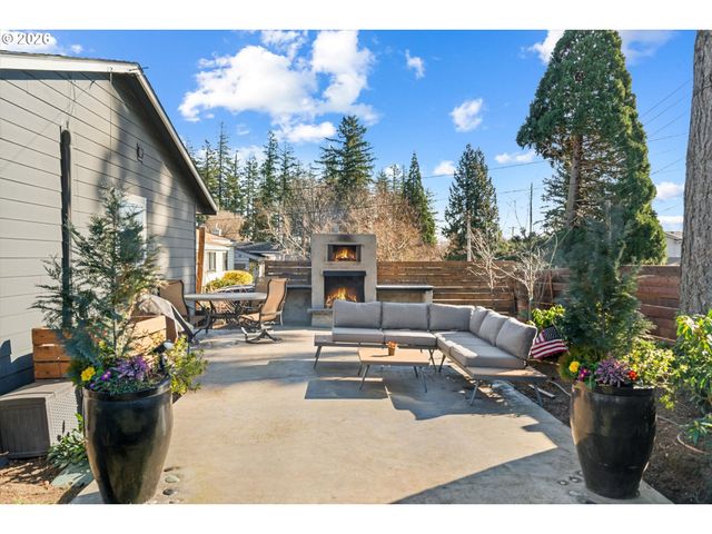 4735 SUSSEX St, West Linn, OR 97068