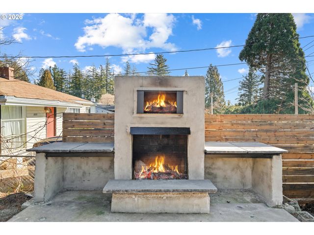 4735 SUSSEX St, West Linn, OR 97068