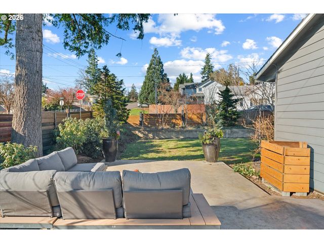 4735 SUSSEX St, West Linn, OR 97068