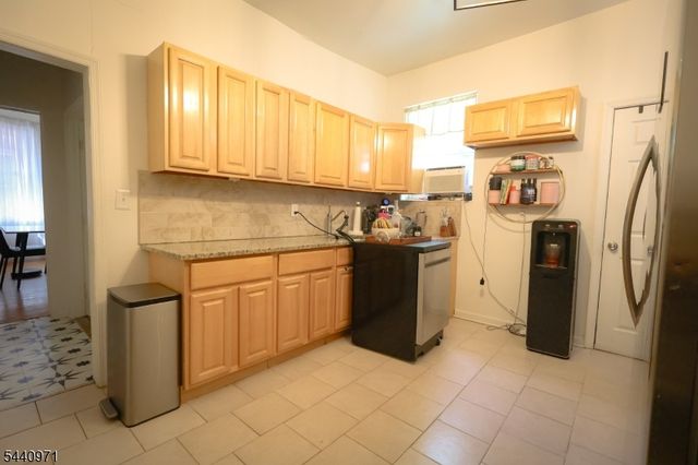 161 Milford Ave, Newark City, NJ 07108