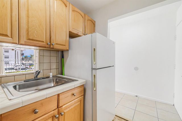 6200 W Flagler Street 208, Miami, FL 33144