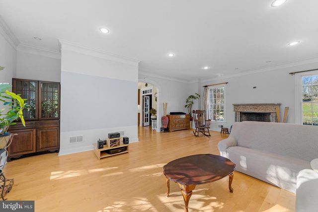 38 LARSEN RD, Ringoes, NJ 08551