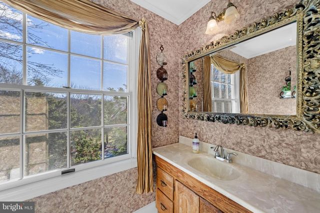 38 LARSEN RD, Ringoes, NJ 08551