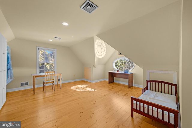 38 LARSEN RD, Ringoes, NJ 08551