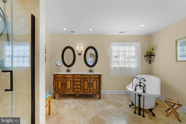 38 LARSEN RD, Ringoes, NJ 08551