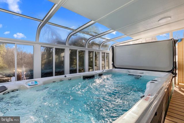 38 LARSEN RD, Ringoes, NJ 08551