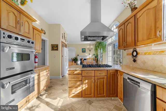 38 LARSEN RD, Ringoes, NJ 08551