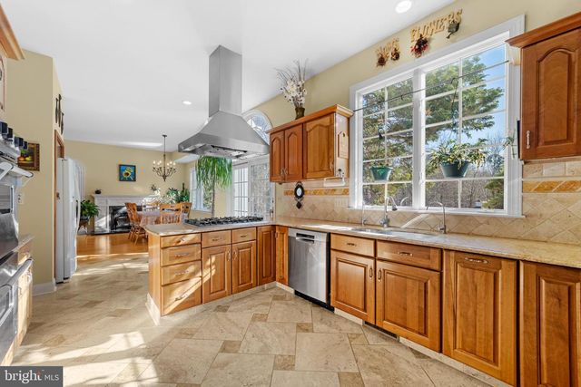 38 LARSEN RD, Ringoes, NJ 08551