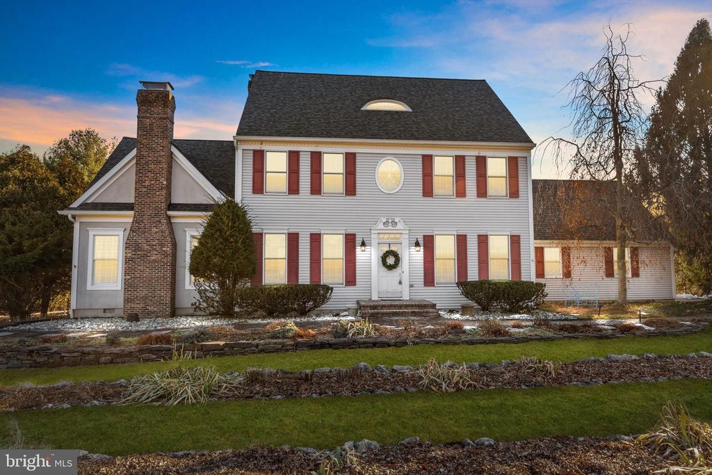 38 LARSEN RD, Ringoes, NJ 08551