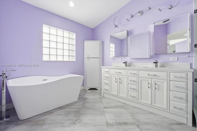 354 Bermuda Springs Dr, Weston, FL 33326