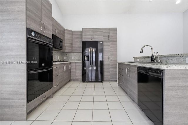 354 Bermuda Springs Dr, Weston, FL 33326