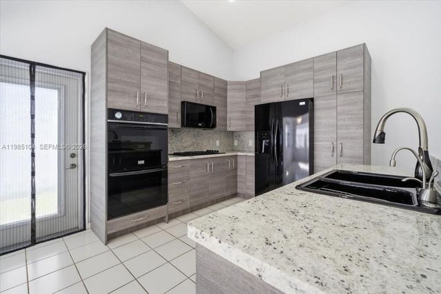 354 Bermuda Springs Dr, Weston, FL 33326