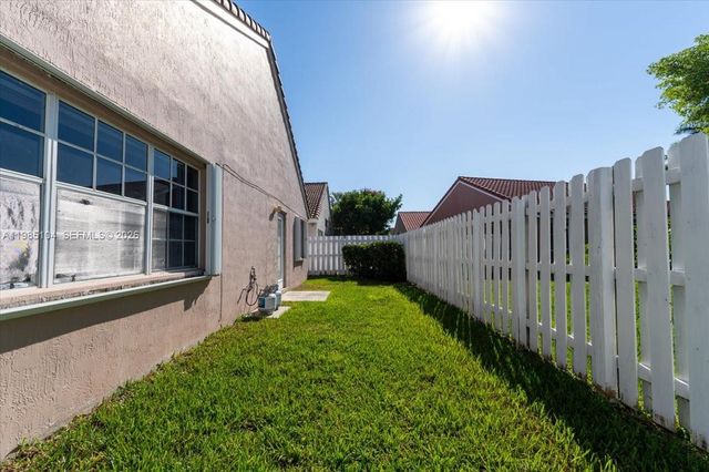 354 Bermuda Springs Dr, Weston, FL 33326