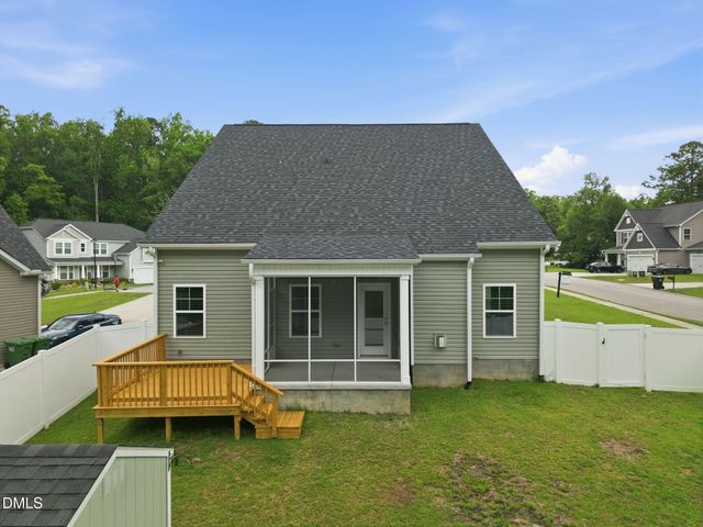 15 Dandelion Place, Spring Lake, NC 28390