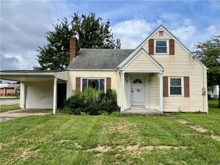 748 Pershing St, Ellwood City, PA 16117