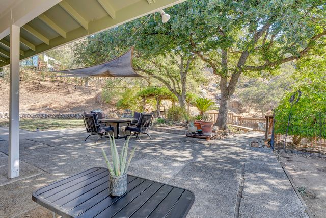 42076 Black Oak Drive, Three Rivers, CA 93271