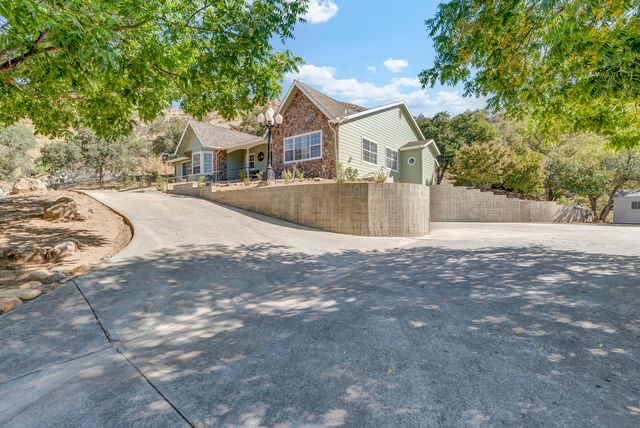 42076 Black Oak Drive, Three Rivers, CA 93271