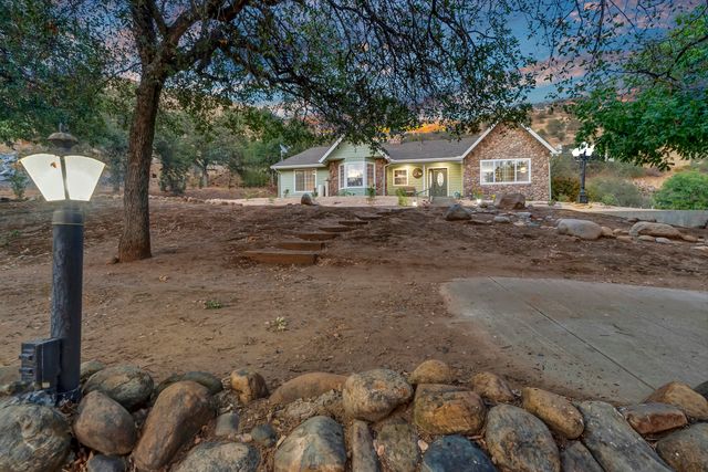 42076 Black Oak Drive, Three Rivers, CA 93271