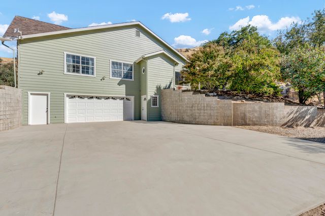 42076 Black Oak Drive, Three Rivers, CA 93271