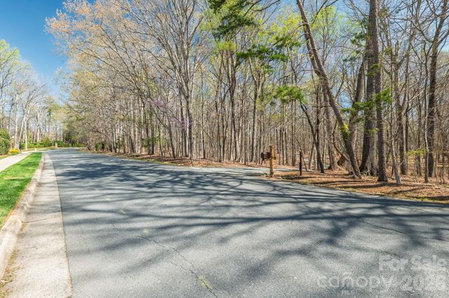 801 Reverdy Lane, Matthews, NC 28105