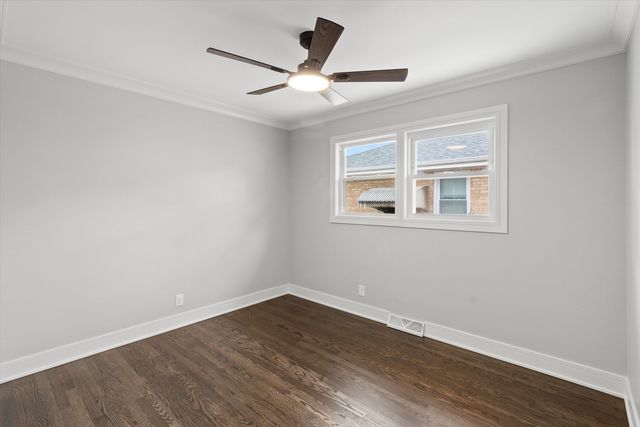 8804 S Fairfield Avenue, Evergreen Park, IL 60805