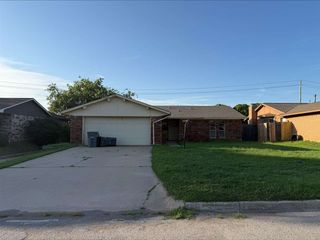 7517 NW Rolando Rd, Lawton, OK 73505