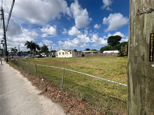 3186 NW 33rd Street, Miami, FL 33142