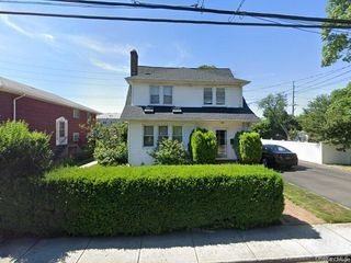 356 Mulry Lane 2nd Fl, Lawrence, NY 11559