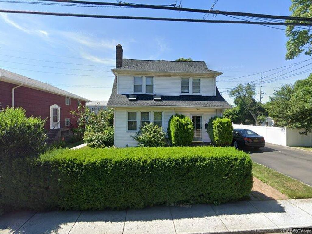 356 Mulry Lane 2nd Fl, Lawrence, NY 11559
