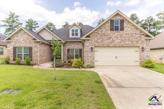 104 Gracetree Way, Kathleen, GA 31047