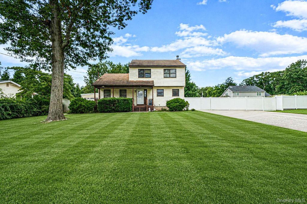 14 Roosevelt Avenue, Nesconset, NY 11767 — photo 2