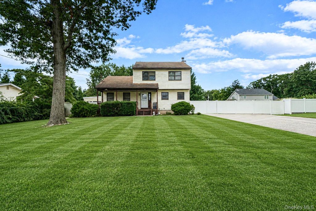 14 Roosevelt Avenue, Nesconset, NY 11767 — photo 3