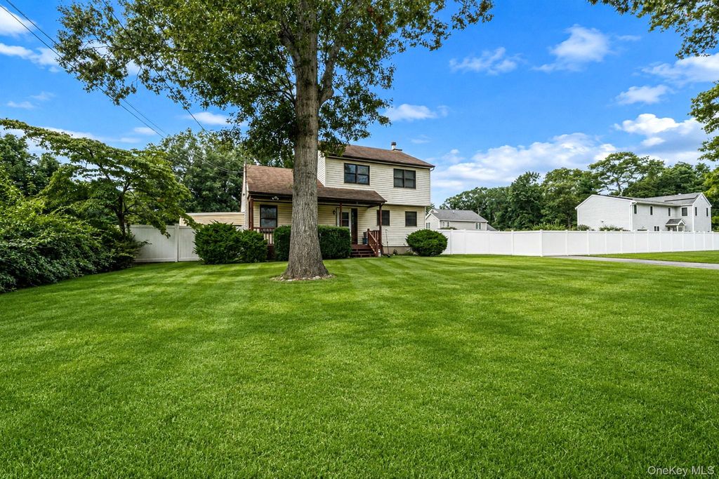 14 Roosevelt Avenue, Nesconset, NY 11767 — photo 5