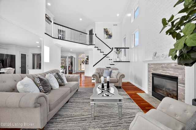 9702 Tufton Ct, Jeffersontown, KY 40299