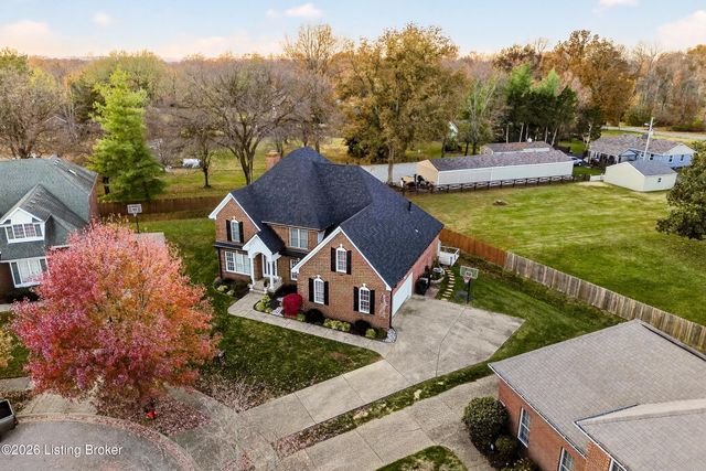 9702 Tufton Ct, Jeffersontown, KY 40299