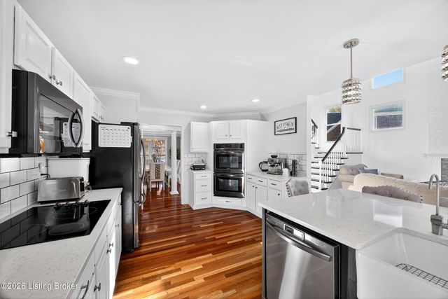 9702 Tufton Ct, Jeffersontown, KY 40299