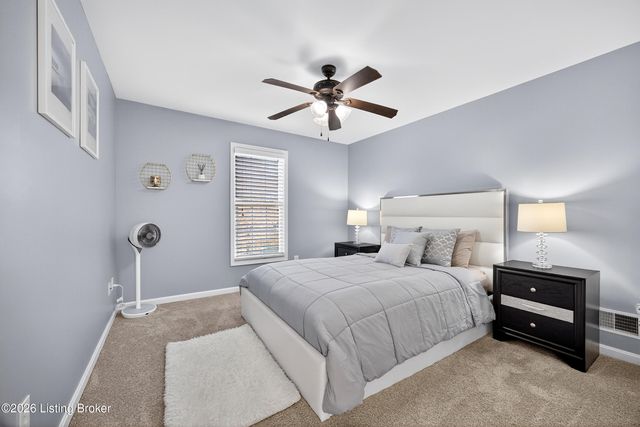 9702 Tufton Ct, Jeffersontown, KY 40299