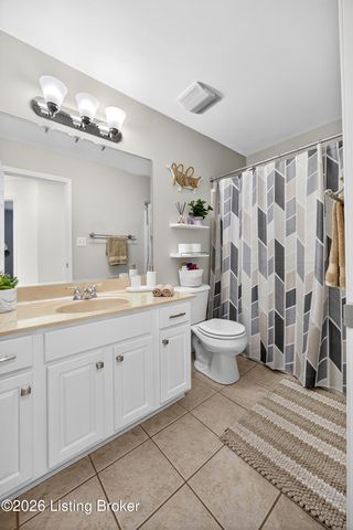 9702 Tufton Ct, Jeffersontown, KY 40299