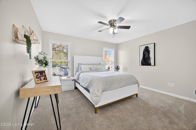 9702 Tufton Ct, Jeffersontown, KY 40299