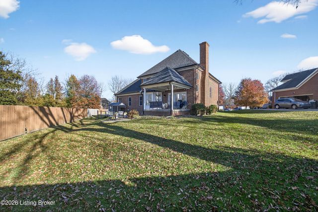 9702 Tufton Ct, Jeffersontown, KY 40299