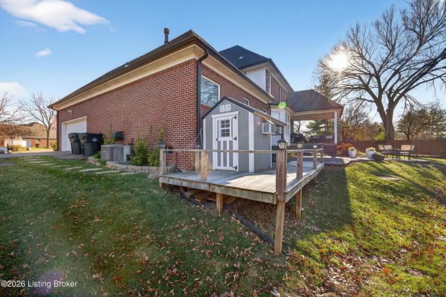 9702 Tufton Ct, Jeffersontown, KY 40299