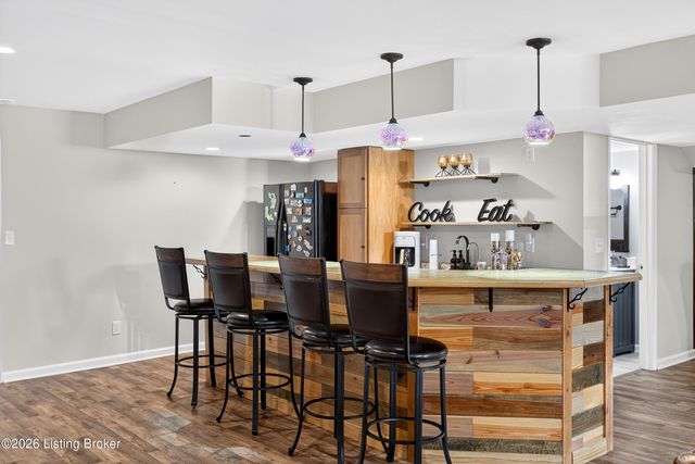 9702 Tufton Ct, Jeffersontown, KY 40299