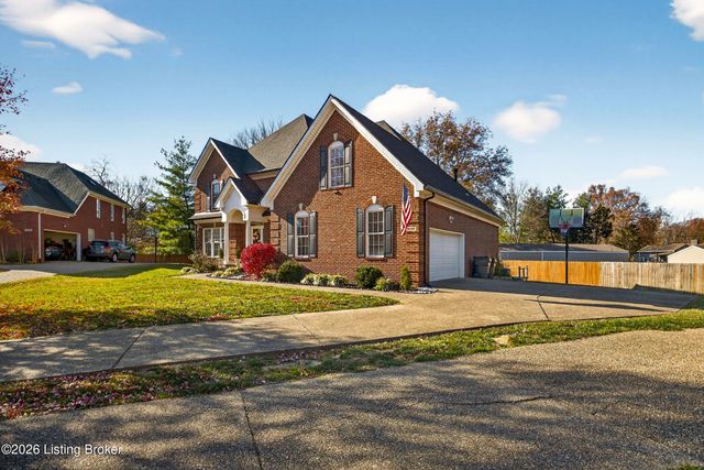 9702 Tufton Ct, Jeffersontown, KY 40299