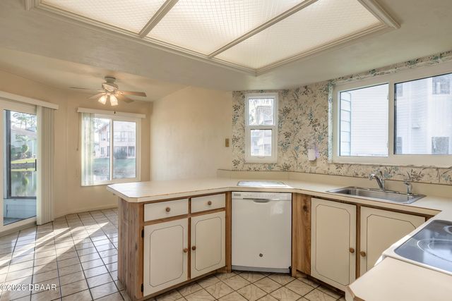 126 Blue Heron Dr Unit B, Daytona Beach, FL 32119