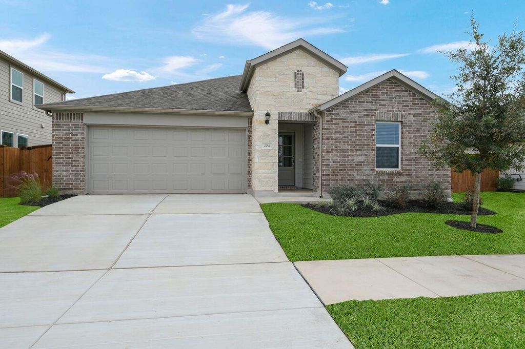 204 Crumpton WAY, Hutto, TX 78634