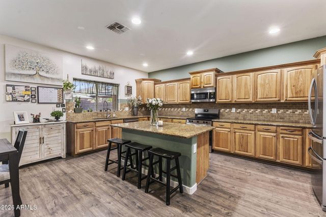 2538 E MINE CREEK Road, Phoenix, AZ 85024