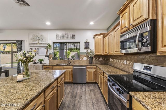 2538 E MINE CREEK Road, Phoenix, AZ 85024