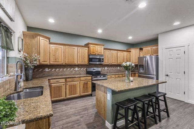 2538 E MINE CREEK Road, Phoenix, AZ 85024