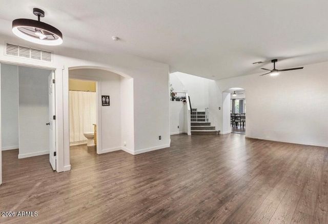 2538 E MINE CREEK Road, Phoenix, AZ 85024