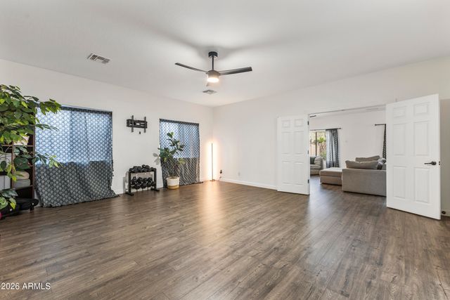 2538 E MINE CREEK Road, Phoenix, AZ 85024